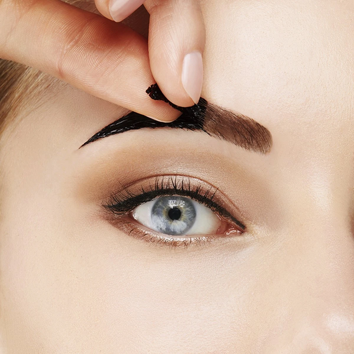 Maybelline New York Tattoo Brow Peel-Off Wenkbrauwgel - 2 Medium Brown - Bruin - Afbeelding 16